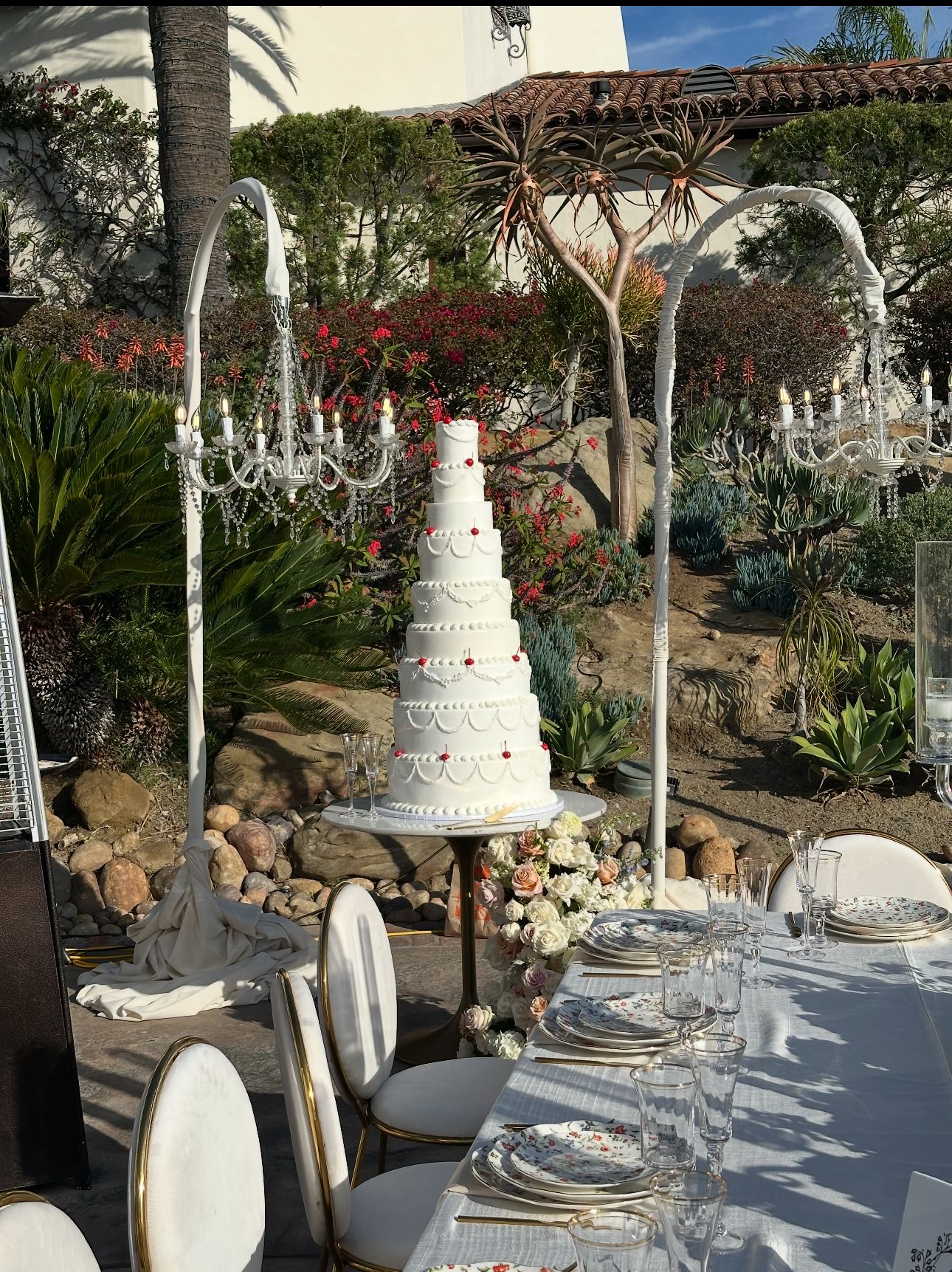 Roobina’s Cake Now Offers Free Cake Delivery to Dream Palace Banquet Hall in Glendale