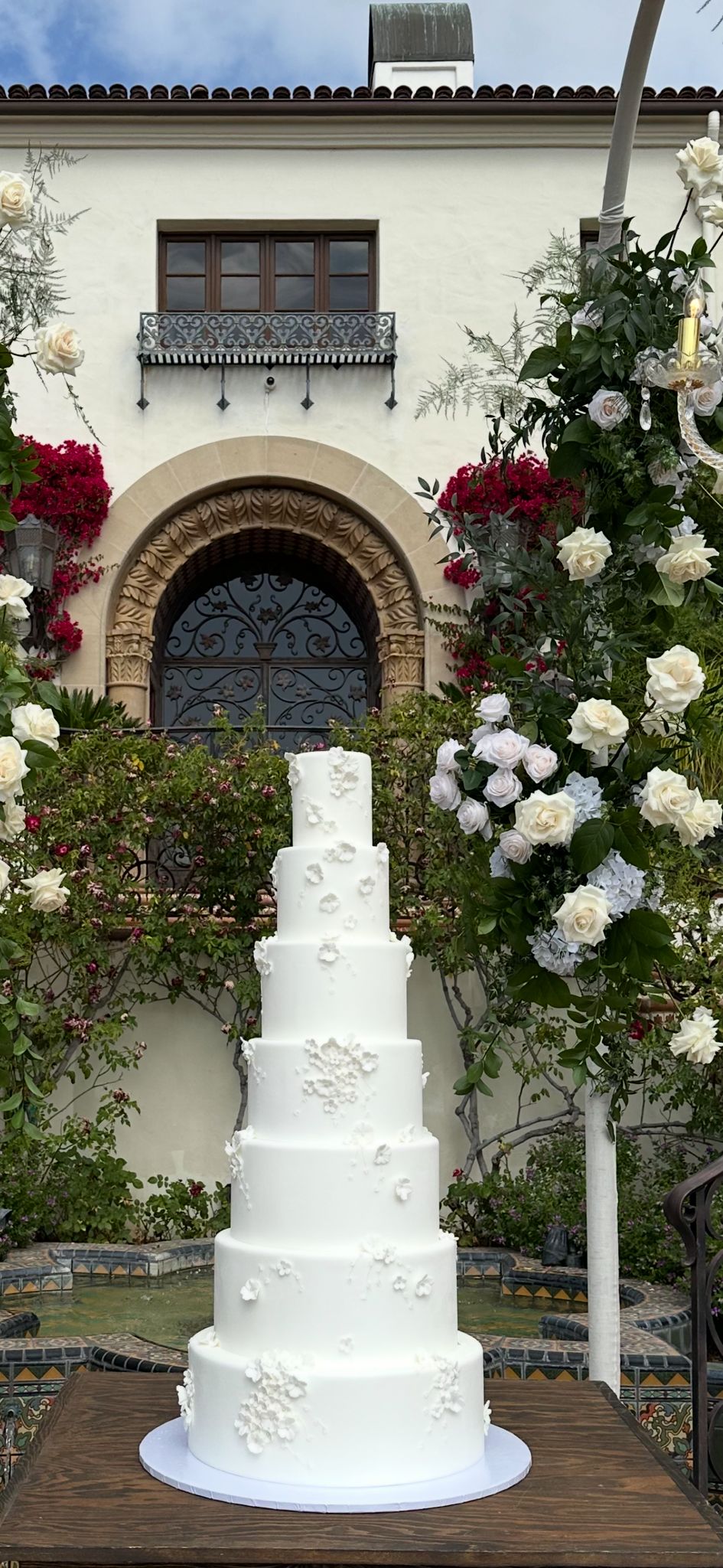 Roobina’s Cake Now Offers Free Cake Delivery to Modera Venue in Glendale