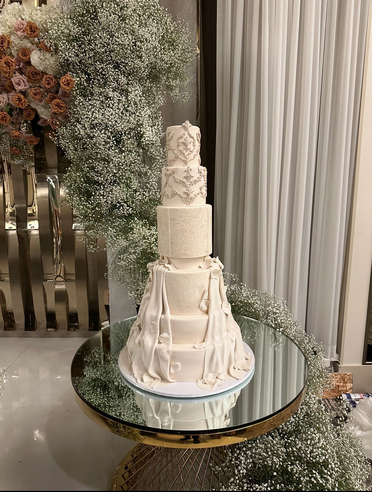 Celebrate in Style with Roobina’s Cake at Aurora Banquet Hall (Foothill Blvd, Tujunga, CA)