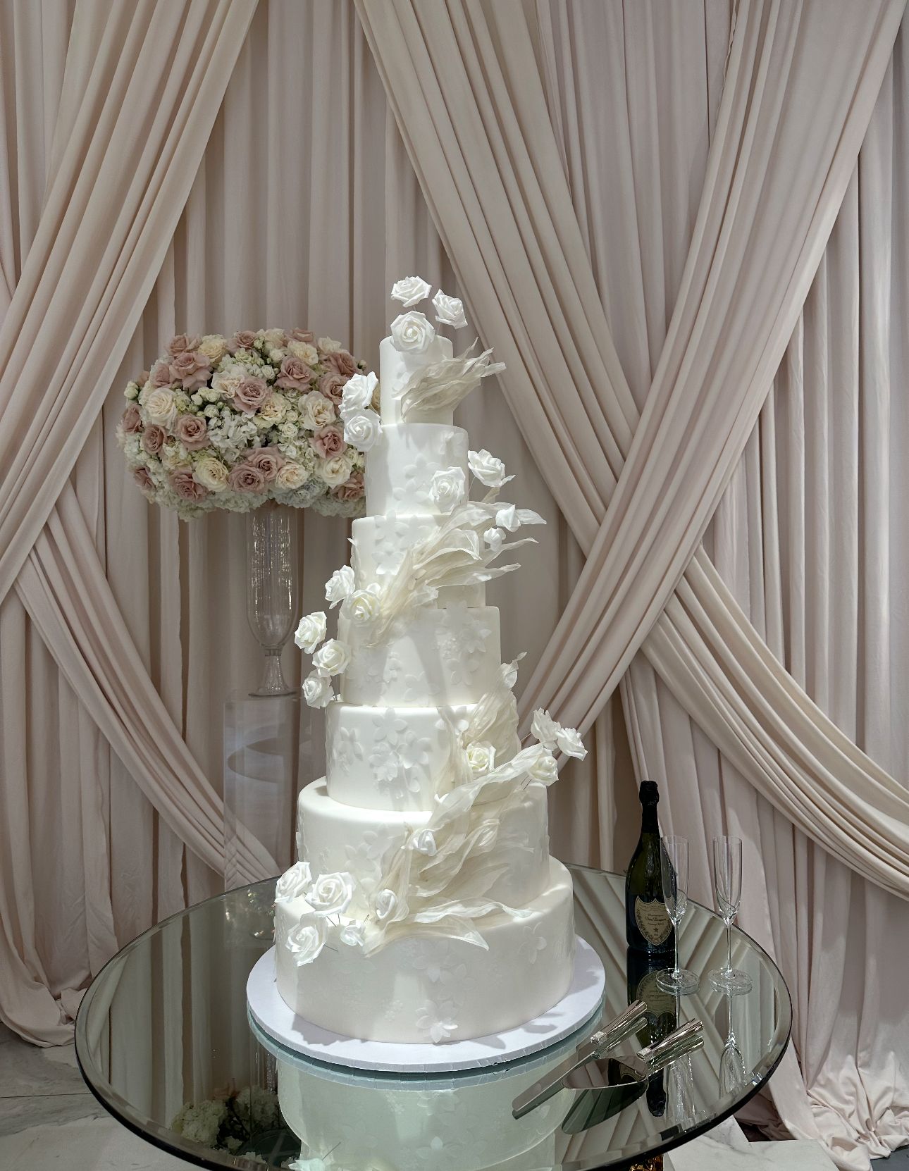 Celebrate at La Cañada Thursday Club with Elegant Cakes from Roobina’s Cake