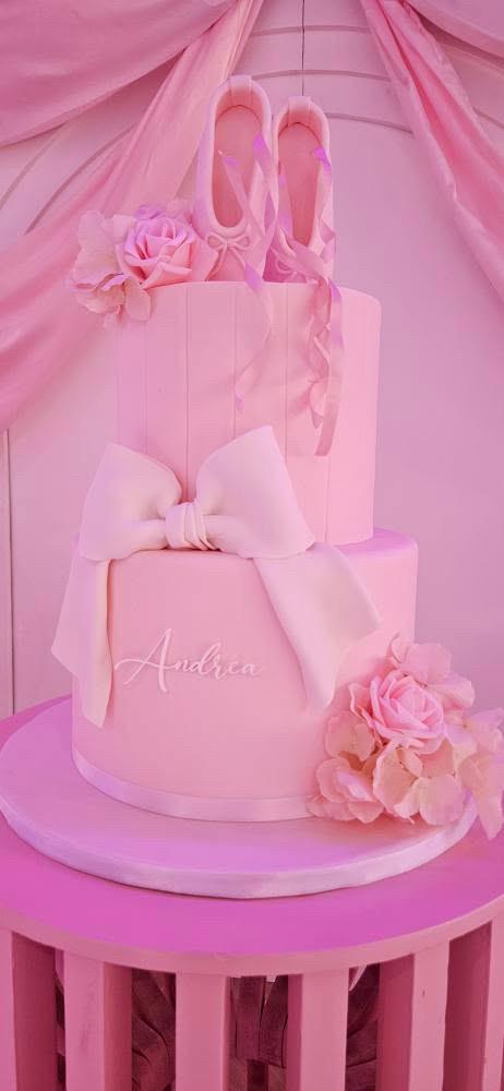 Roobina’s Cake at De Luxe Banquet Hall Burbank, CA: Your Go-To Destination for Custom Cakes