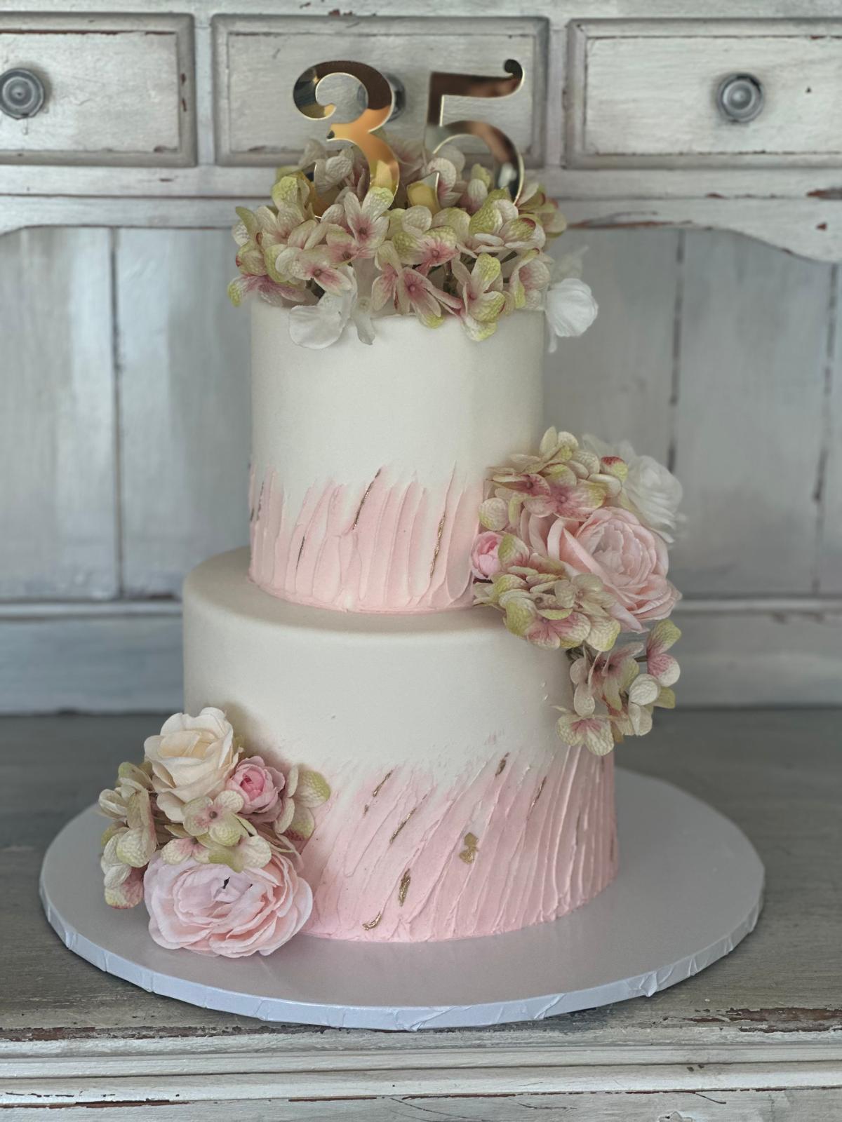 Roobina’s Cake: Specialty Cake Delivery for Matrimonio en Los Angeles