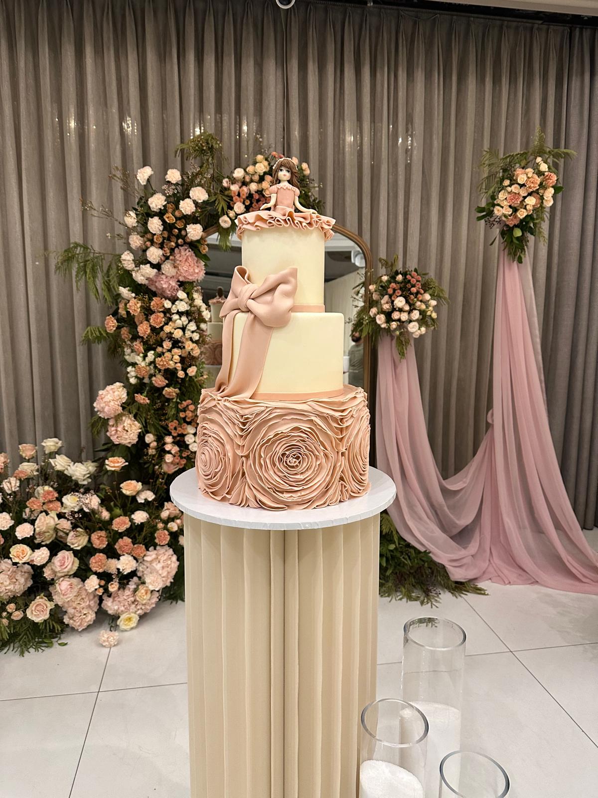 The Sweetest Art Deco: How Roobina’s Cake Elevates Celebrations at The Oviatt