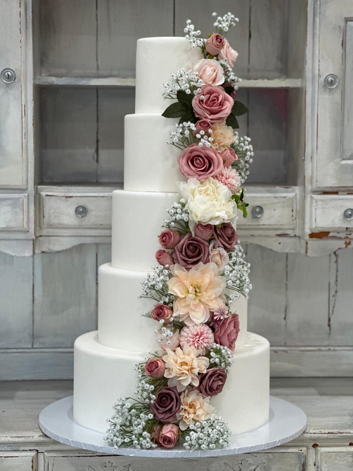 Best Wedding Cakes and Custom Bakery in Simi Valley, CA – Roobina’s Cake