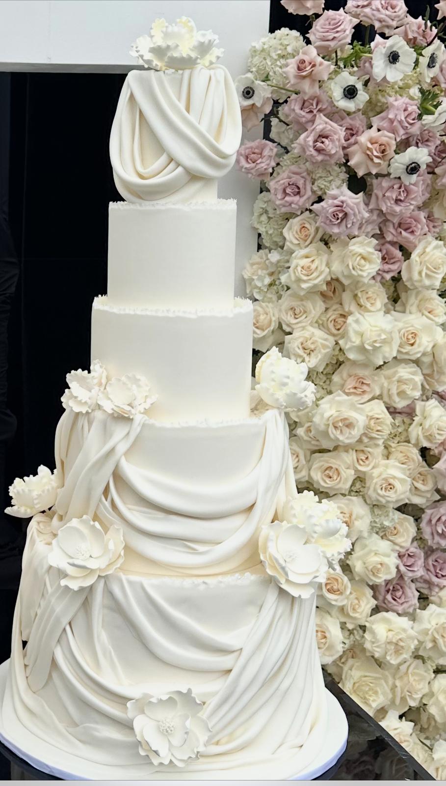 Delight in the Best Custom Cakes in Santa Clarita with Roobina’s Cakec