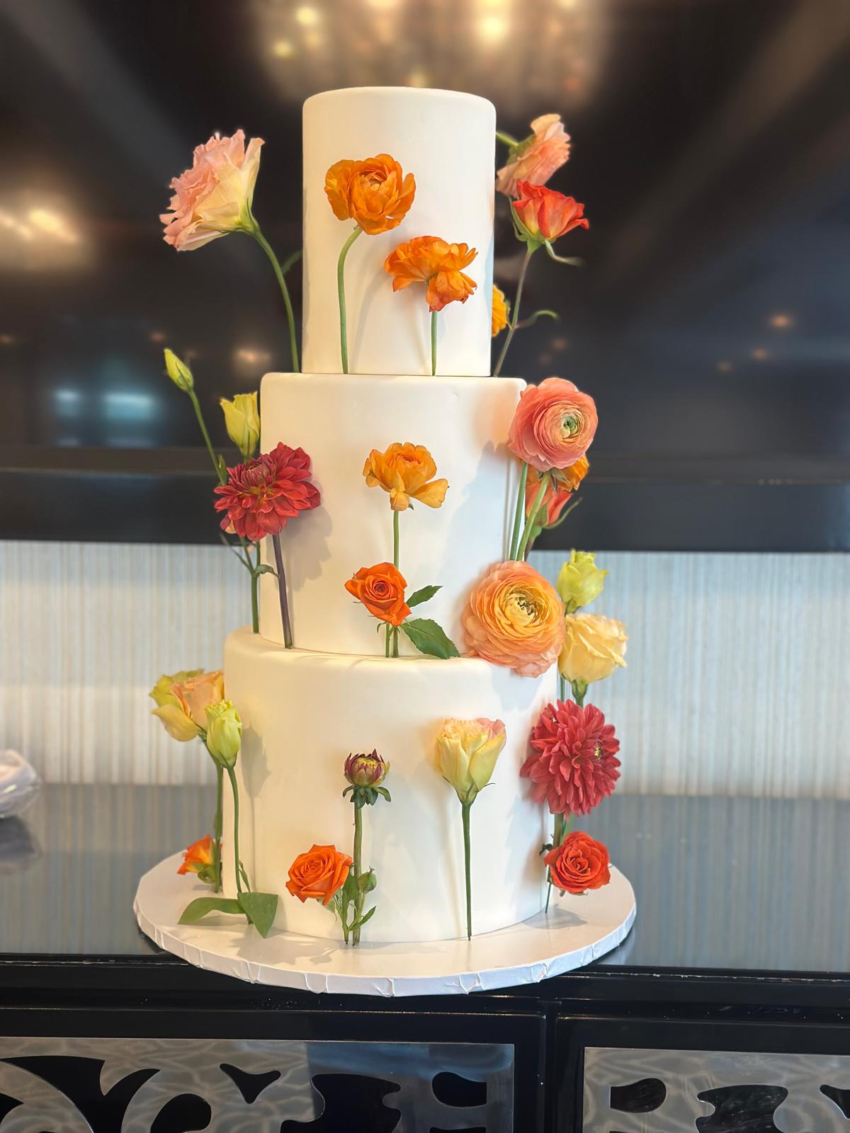 Cake Delivery to Tujunga Venues with Roobina’s Cake