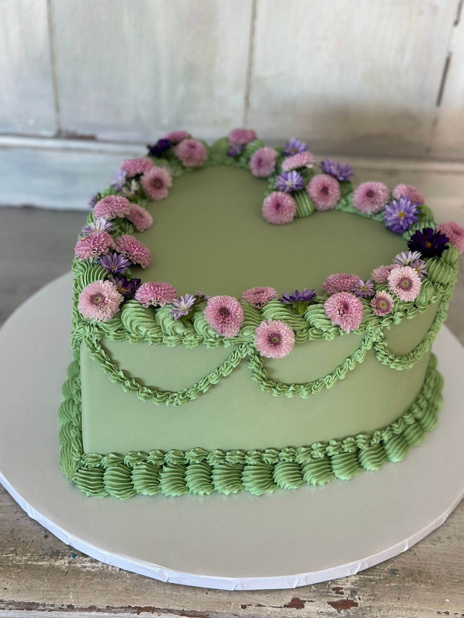 Celebrate Every Occasion with Roobina’s Cake Delivery to Venice Beach, California