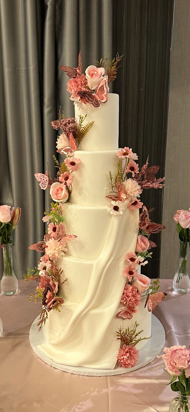 Celebrate Your Dream Outdoor Wedding or Event with Roobina’s Cake Delivery in Sun Valley, Los Angeles, CA