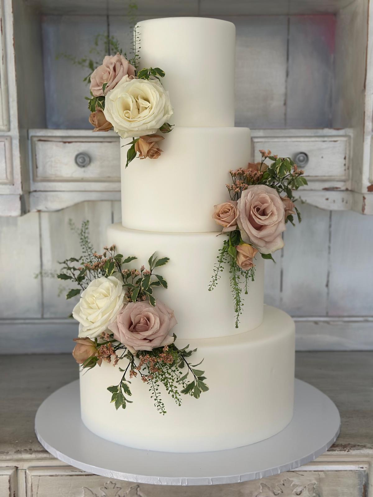 Celebrate Every Occasion in Marina Del Rey, CA with Roobina’s Cake Delivery Near You