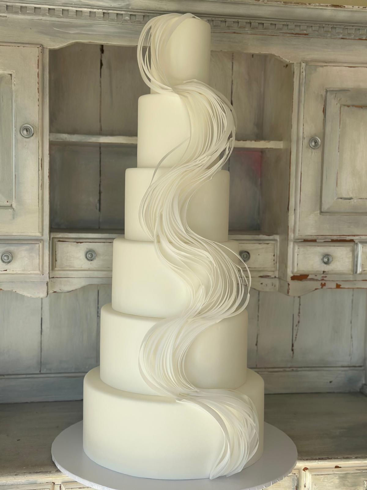 Roobina’s Cake Delivery Near Me in Granada Hills, CA – Your Local Destination for Birthday, Wedding & Custom Cakes