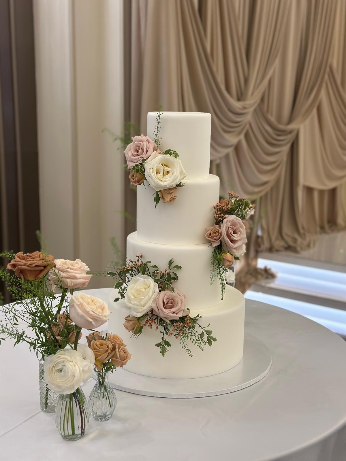 Roobina’s Cake – Elegant Cake Delivery to Wedgewood Weddings San Diego at Cuvier Club, La Jolla