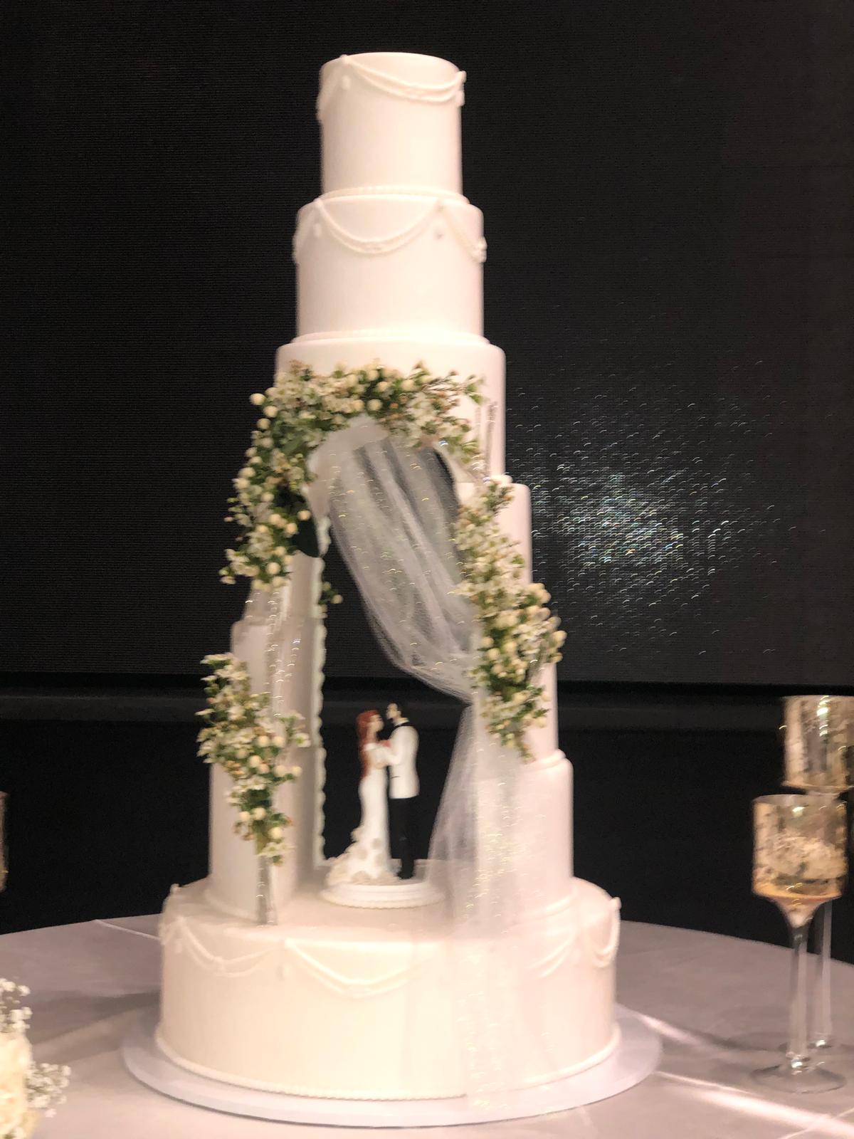 Roobina’s Cakes: The Premier Destination for Custom Cakes in La Cañada Flintridge