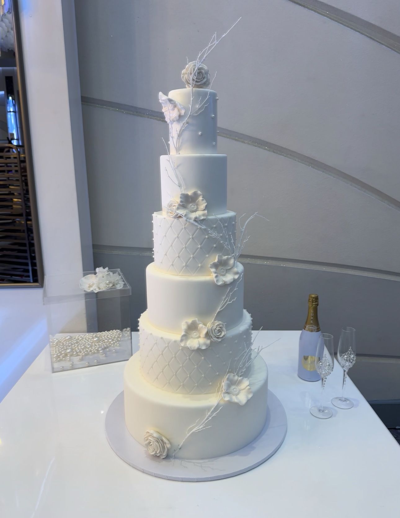 Luxury, Custom & Affordable Wedding Cakes in Long Beach | Roobina’s Cake Wedding Cake Delivery