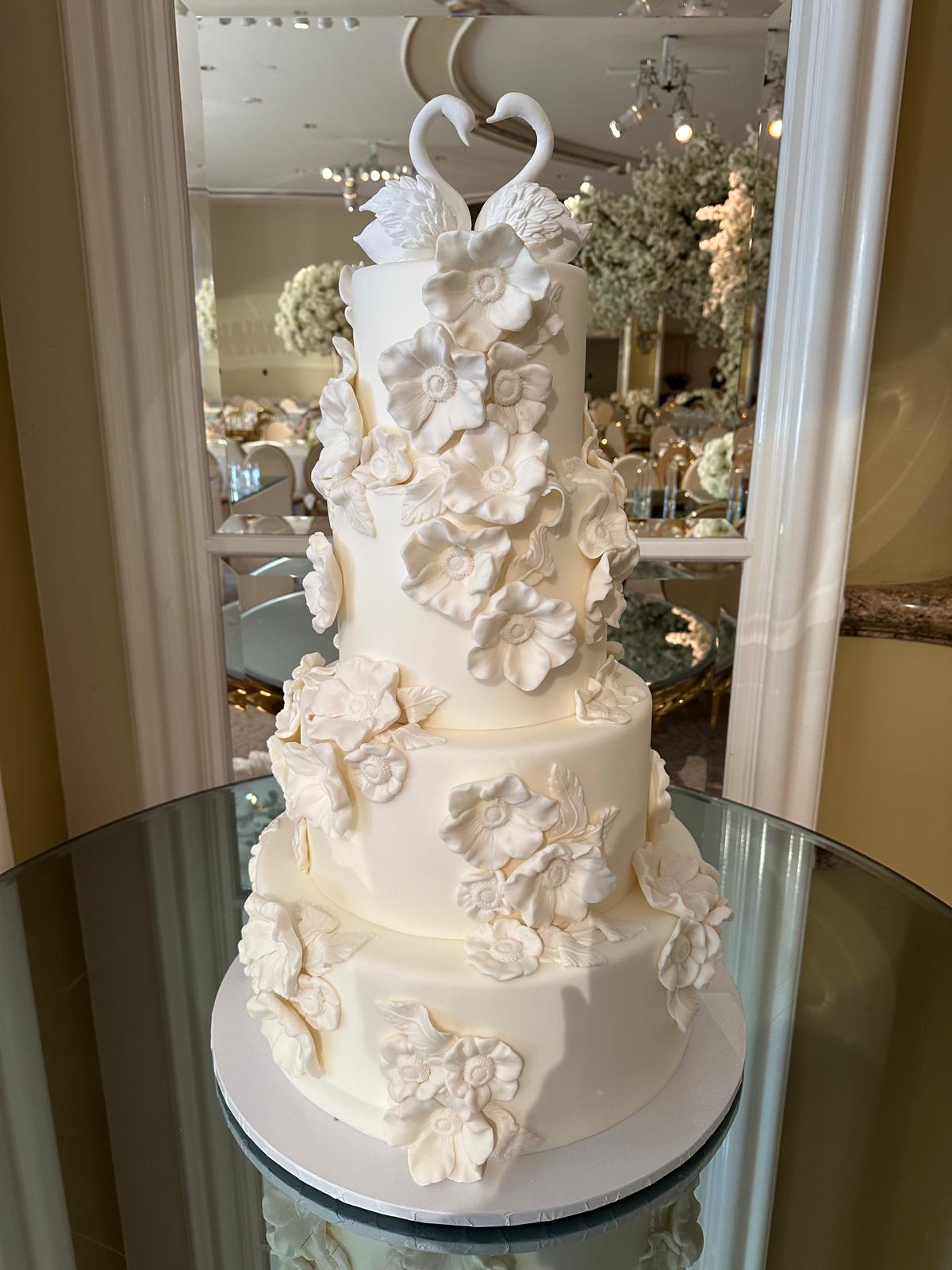 Custom Cakes & Wedding Cake Delivery in Long Beach, CA | Roobina’s Cake