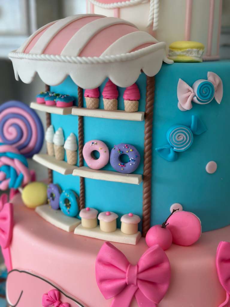 Celebrate Life’s Sweetest Surprise With a Custom Gender Reveal Cake From Roobina’s Cake Glendale