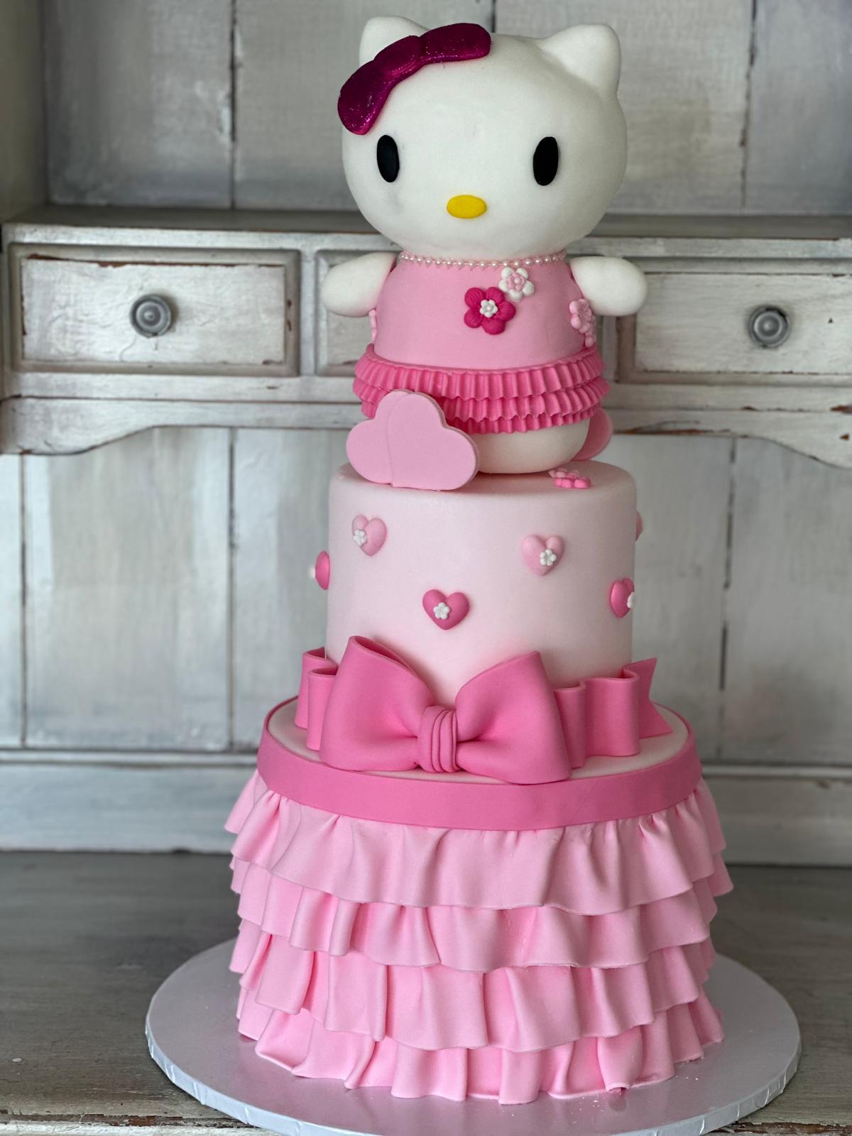 Celebrate Your Growing Family With a Stunning Baby Shower Cake From Roobina’s Cake