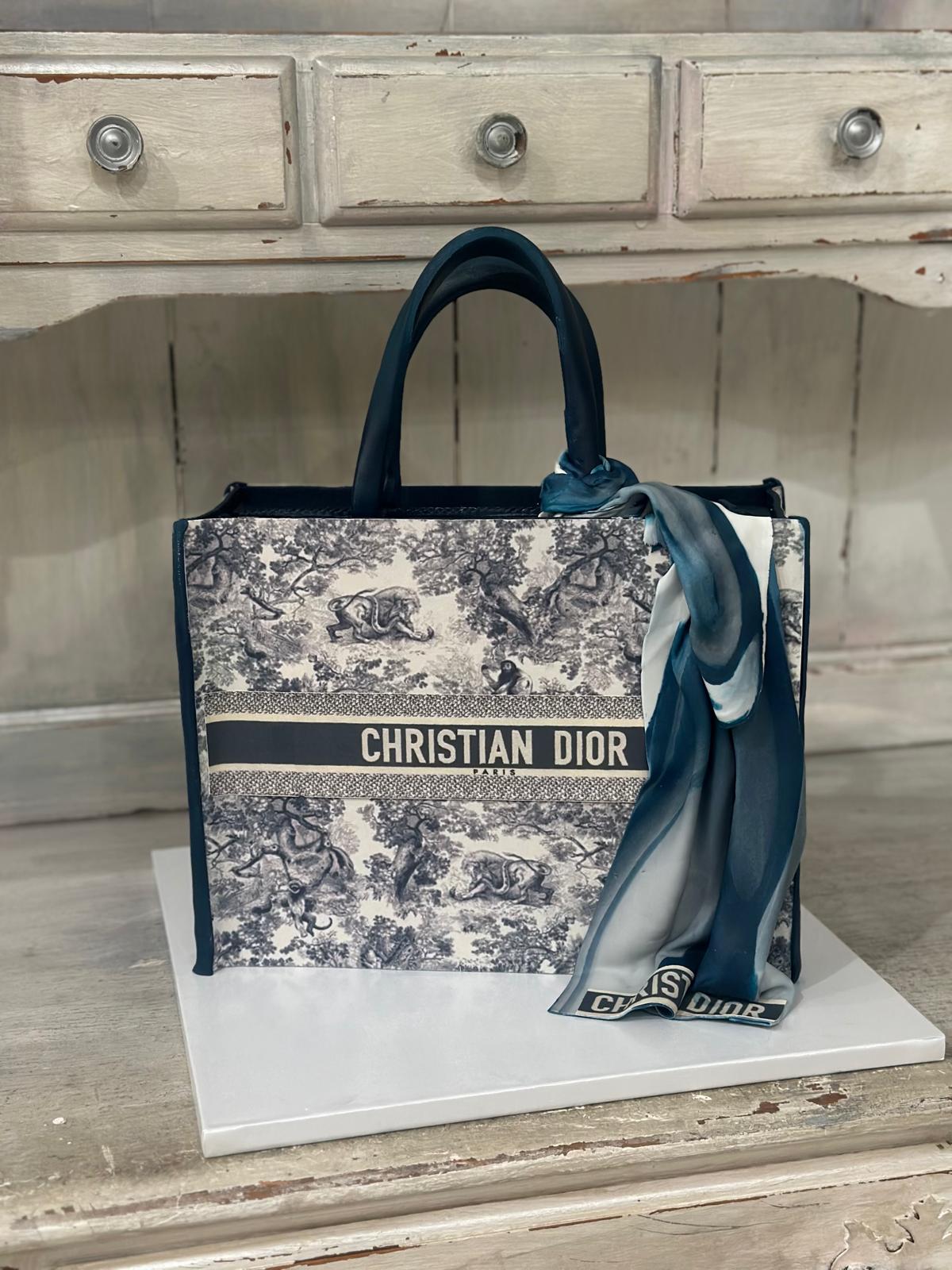 Cake Delivery to 40 Palms Reseda, CA