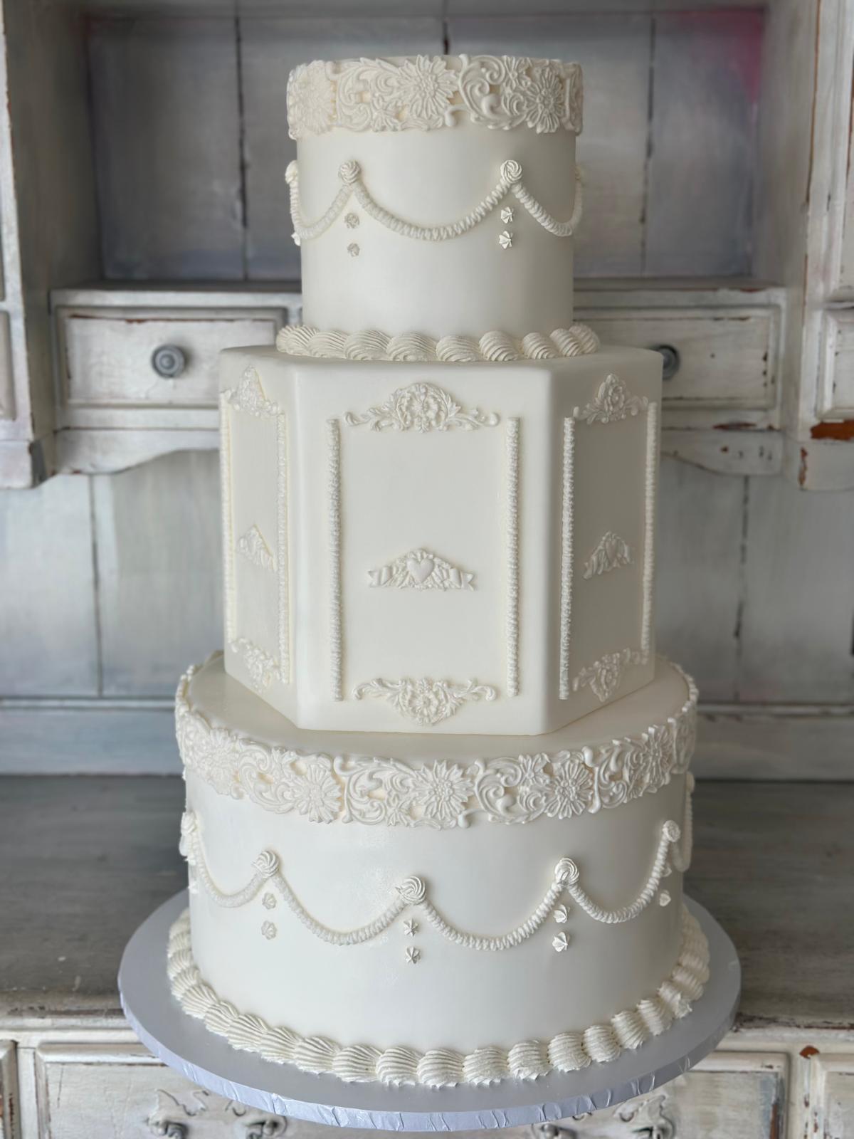 Roobina’s Cake: Sweet Celebrations & Perfect Venues Around Malibu, CA