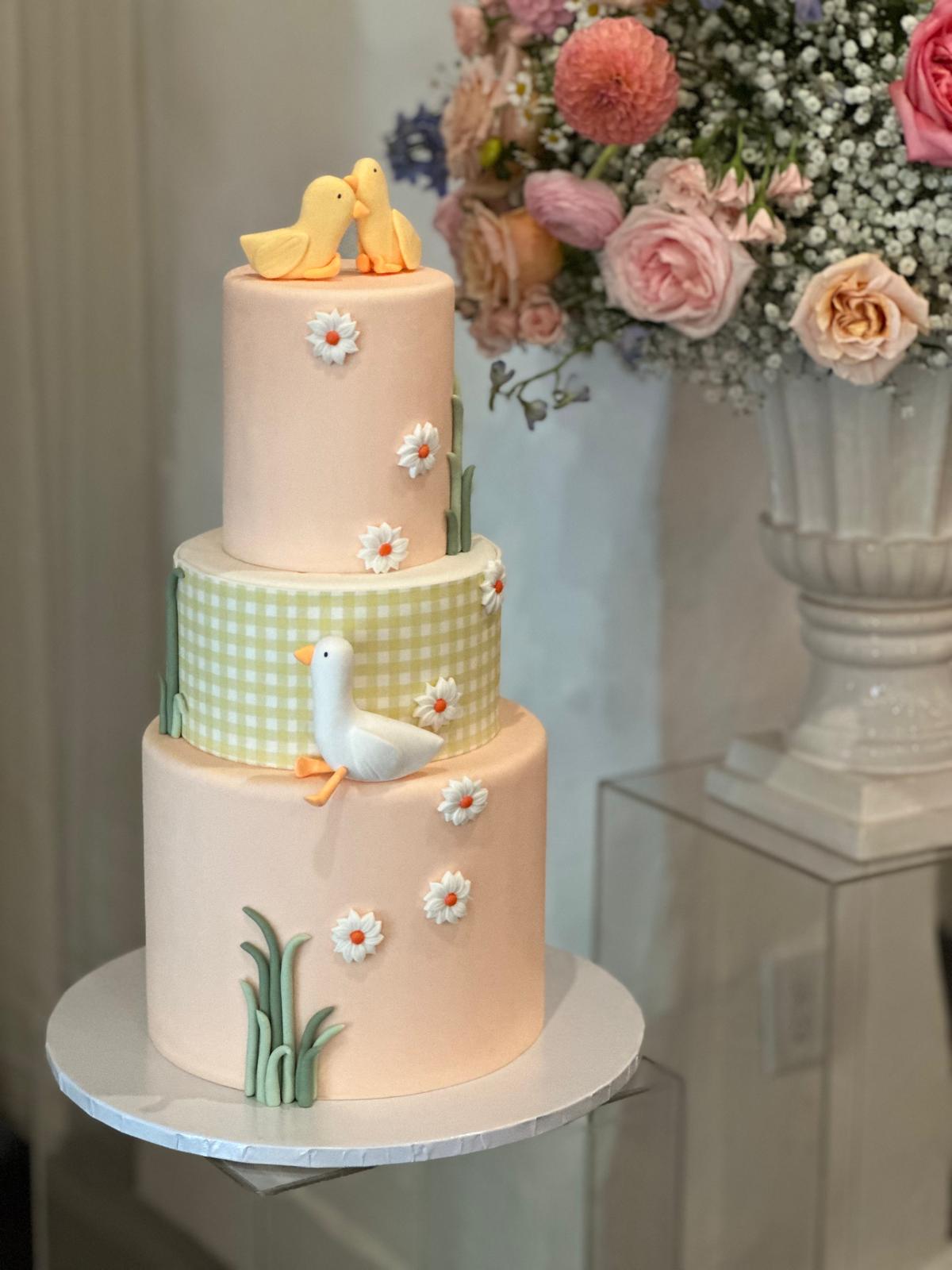 Cakes Near Burbank, California: Discover Roobina’s Cake – Your Ultimate Cake Bakery