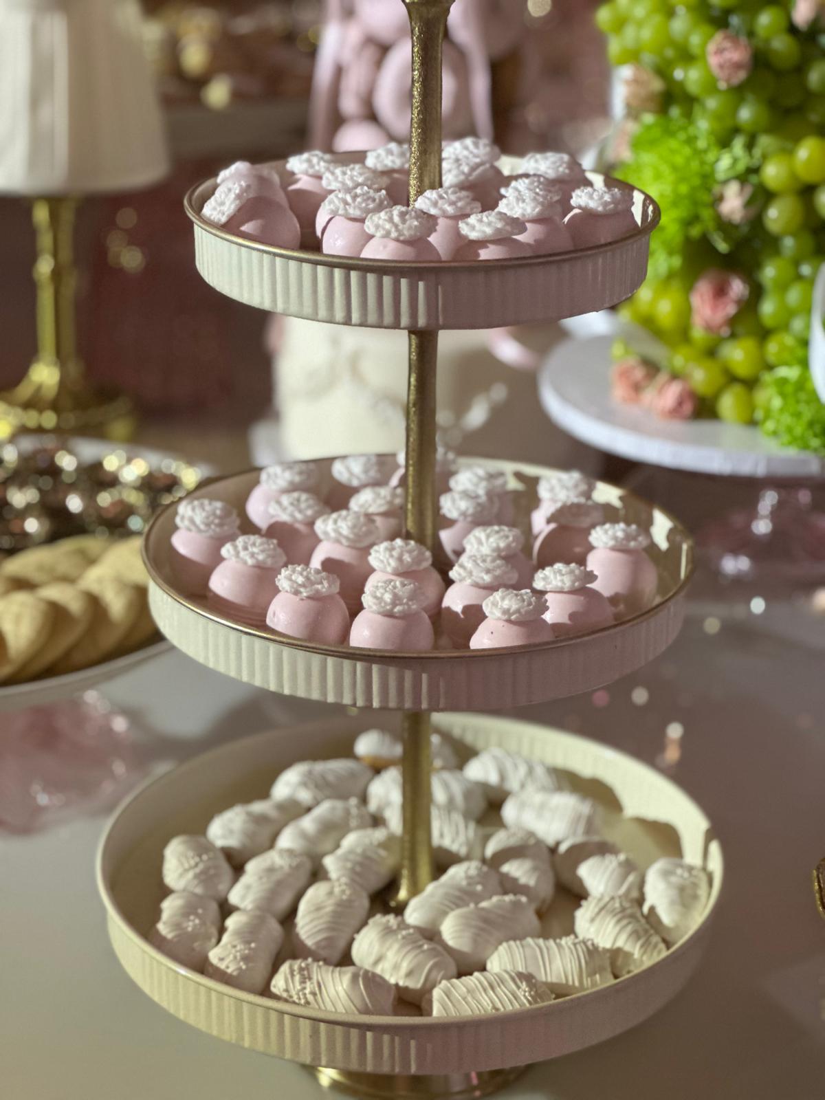 Graduation Cakes Alhambra | Roobinas Cake Custom Bakery & Designer Cakes