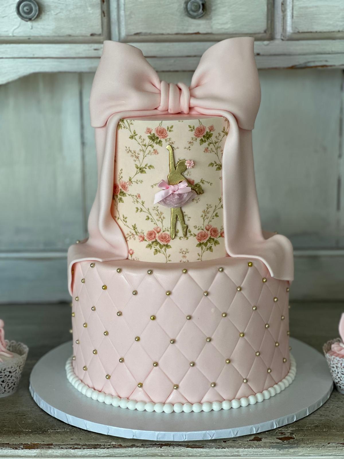 Best Custom Cakes & Unique Wedding Cakes in Hollywood, California