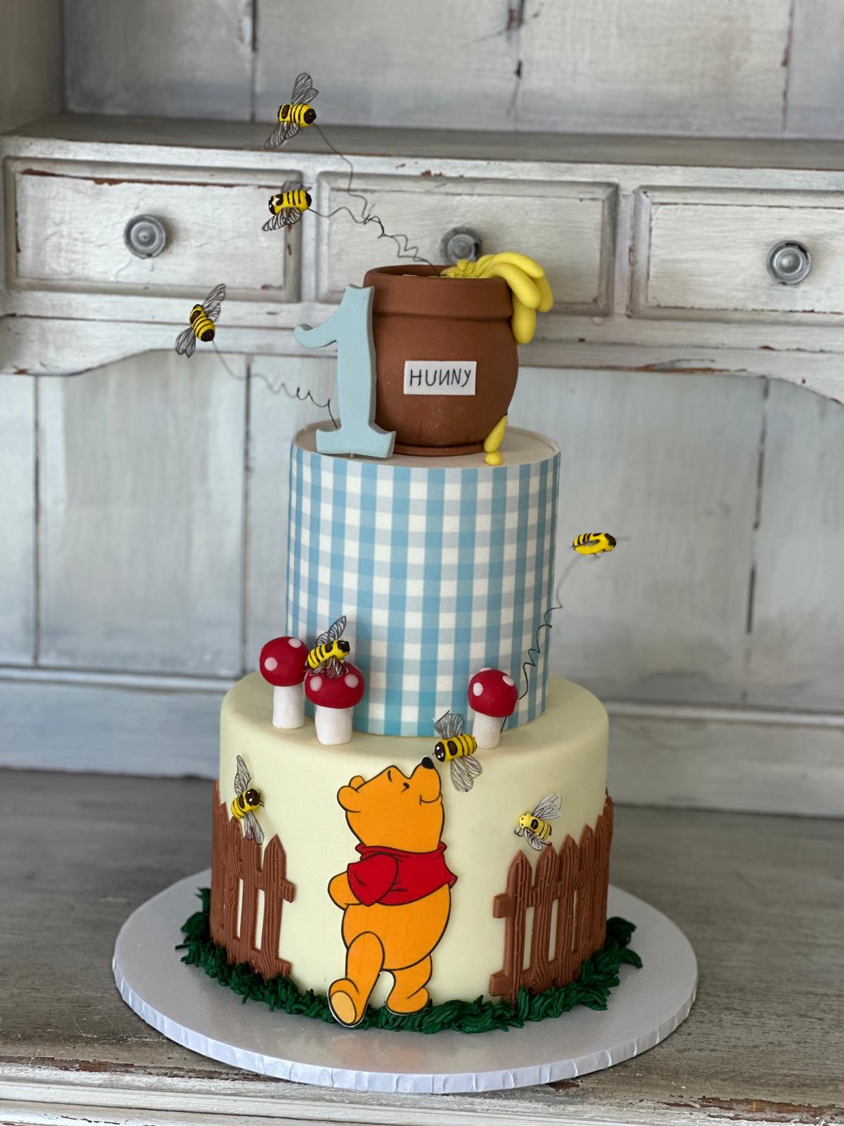 Wedding Cake Bakeries With Prices in San Marcos, CA: Elegant Custom Cakes by Roobina’s Cake