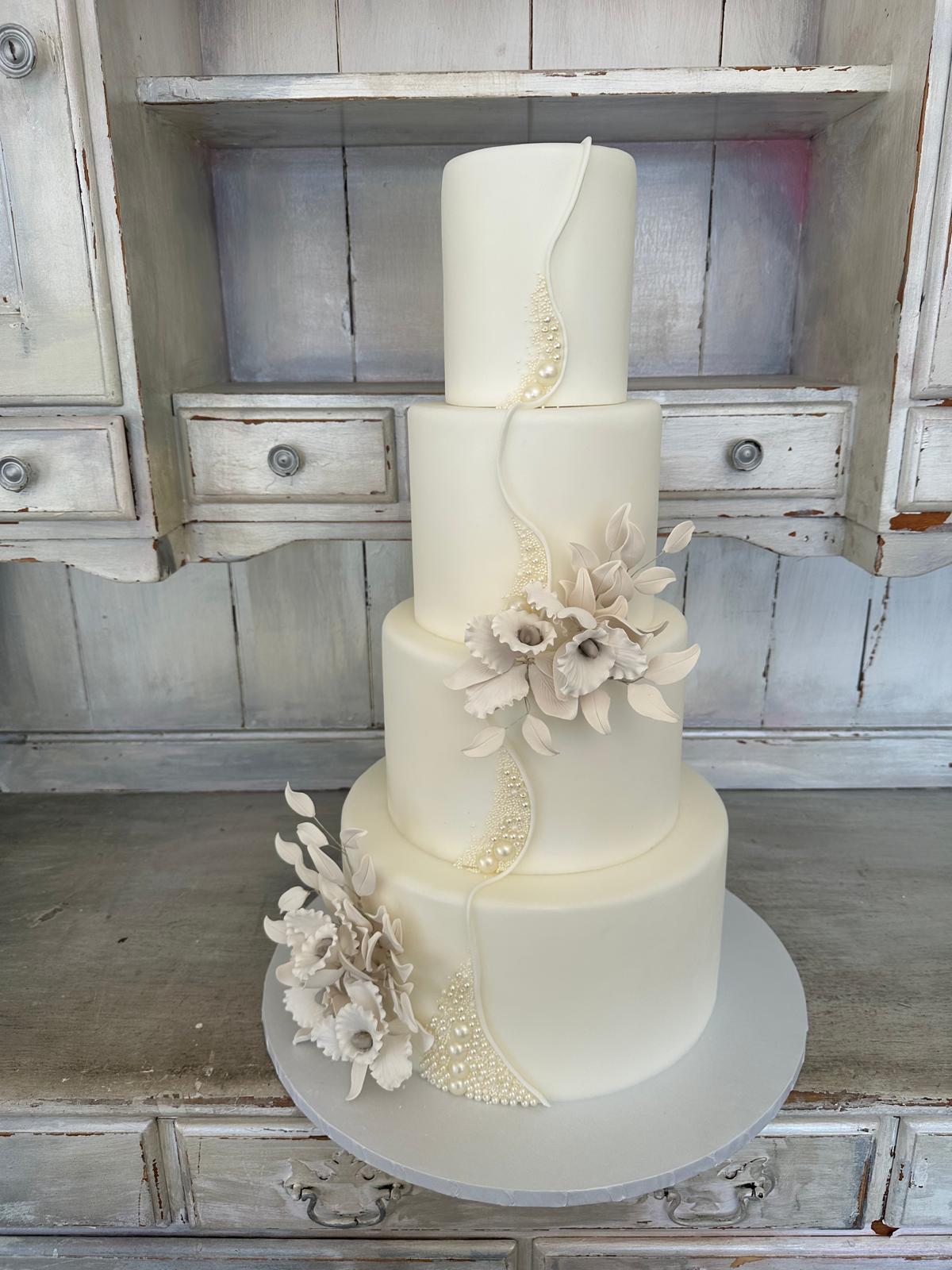 Wedding Cake Bakeries With Prices in North Hollywood, CA Discover Roobina's Cake