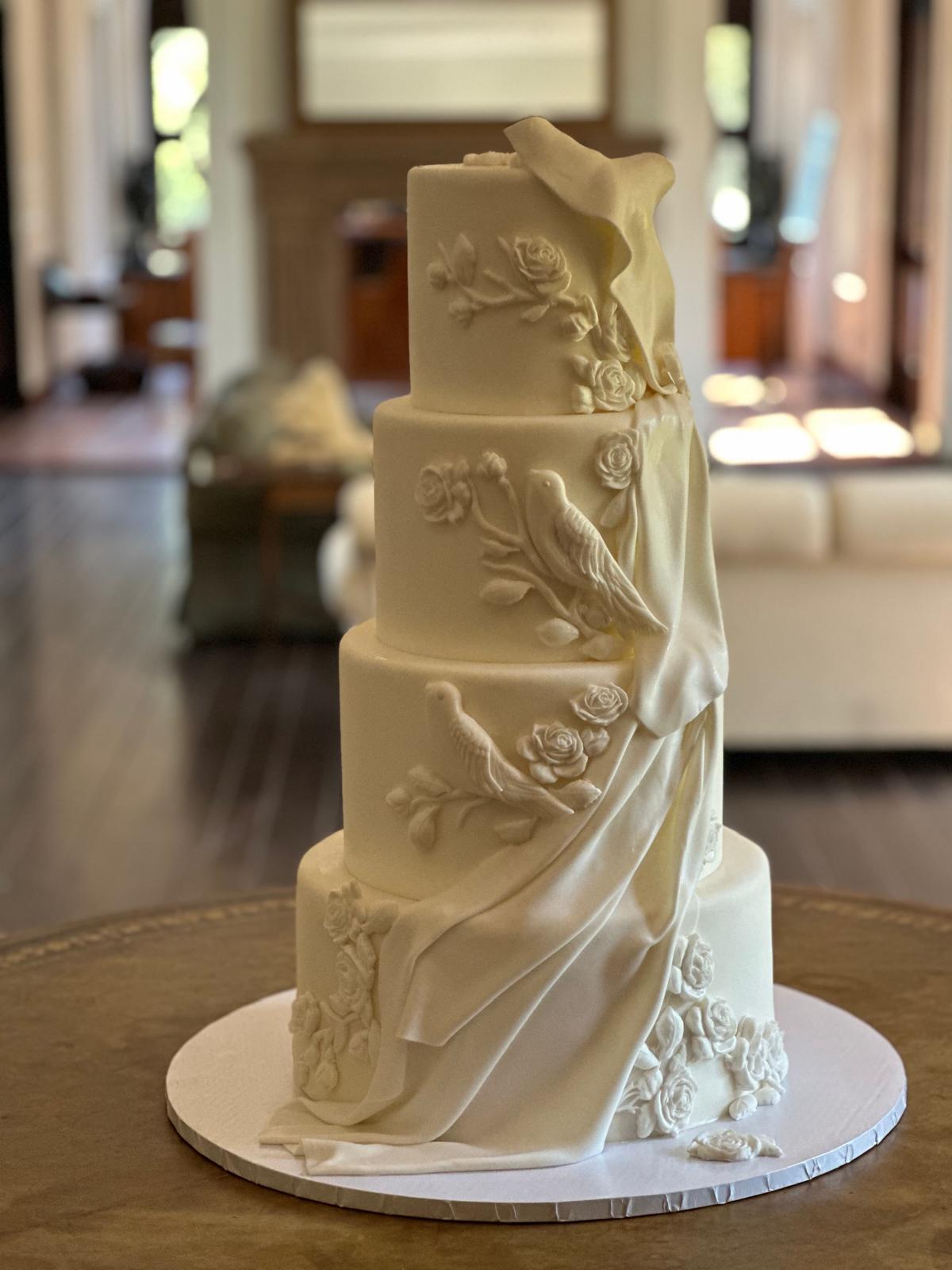 Best Wedding Cakes in Montebello, CA: Custom Wedding Cakes, Bakery & Cake Shop Guide by Roobina's Cake