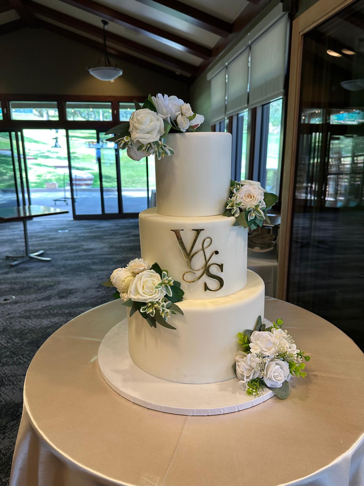 Best Wedding Cakes in Aliso Viejo: Custom Cakes for Every Celebration by Roobina's Cake