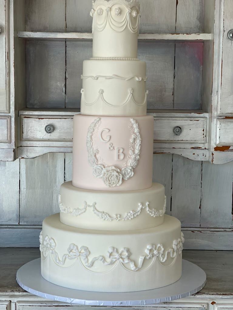 Best Wedding Cakes in Rancho Cucamonga, CA | Roobina's Cake