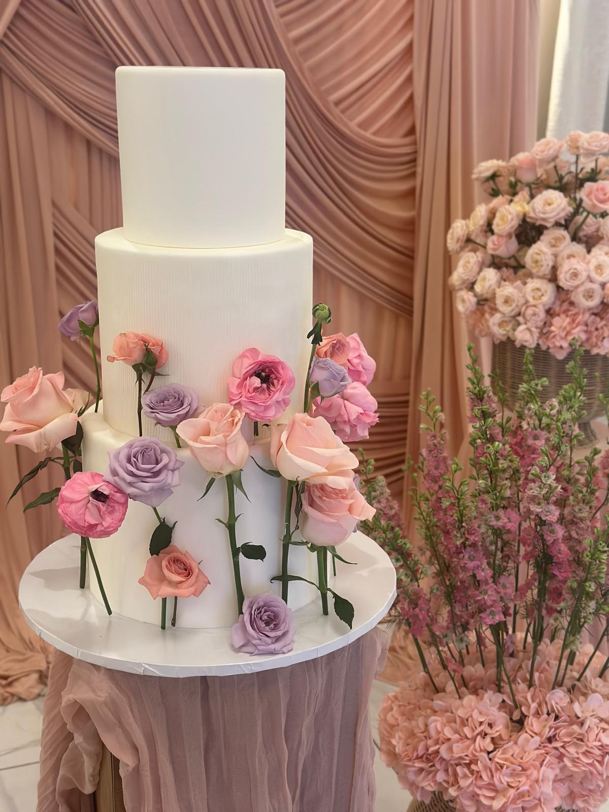 Best Bakery Near Me in Anaheim for Custom, Wedding & Birthday Cake