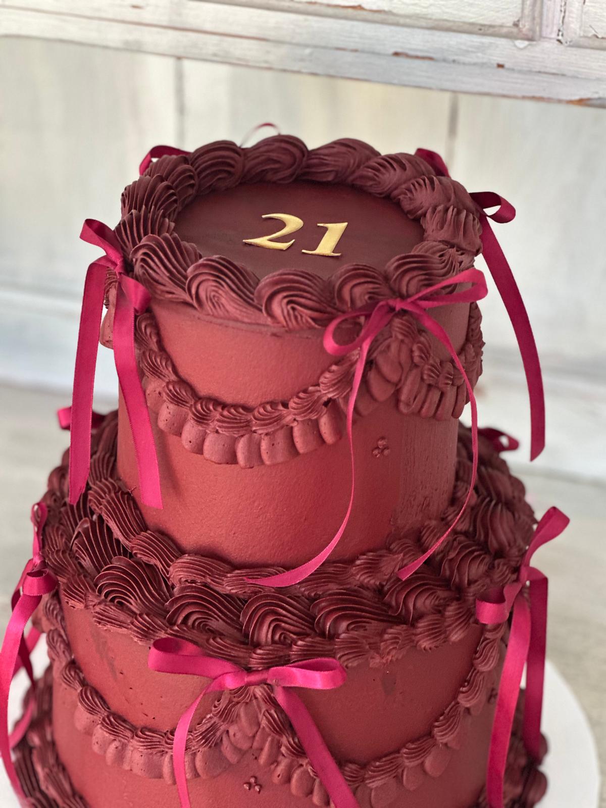 Custom Cakes in Newport Beach | Wedding & Birthday Cakes