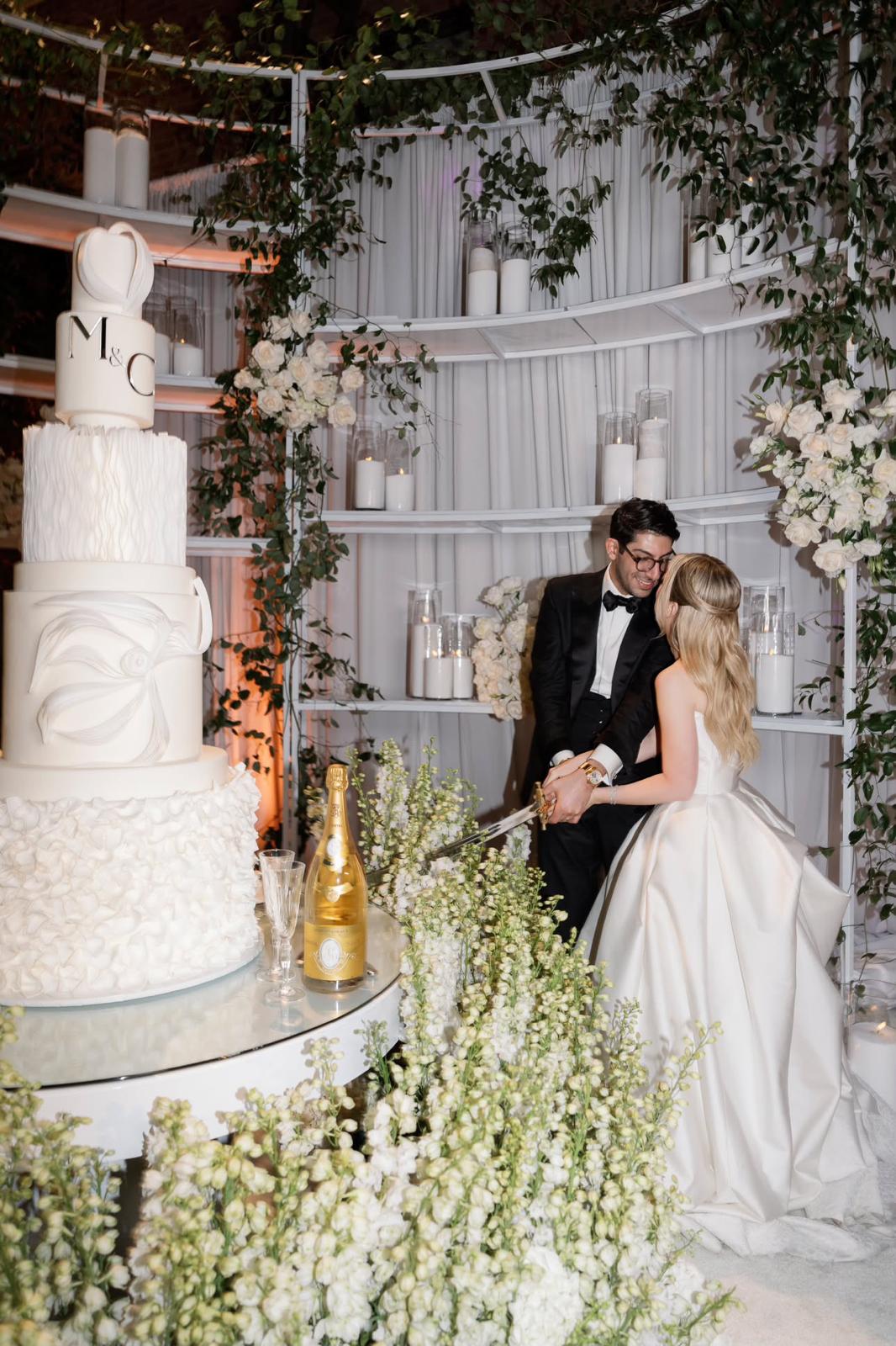 Bakeries, Custom Cakes & Cake Delivery in Ladera Ranch, CA | Roobina’s Cake