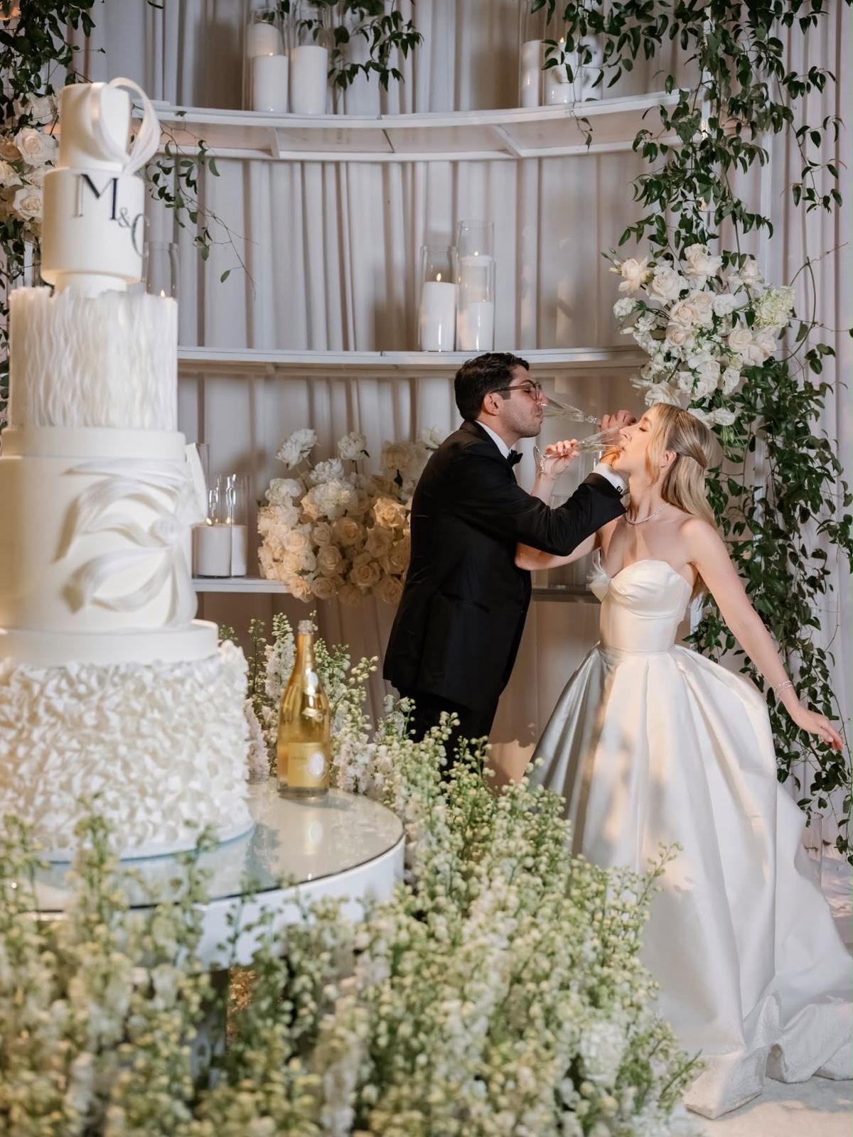 Wedding Cake Bakeries With Prices in Simi Valley, CA | Best Custom & Birthday Cakes by Roobina's Cake