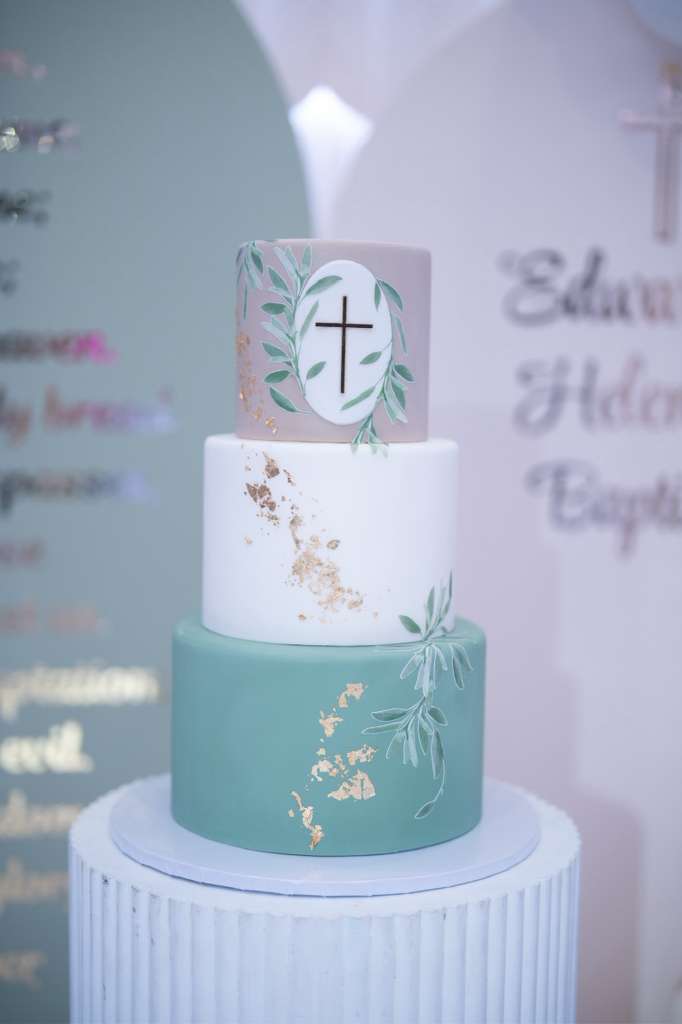Birthday 17 cakes delivery Los Angeles 90077