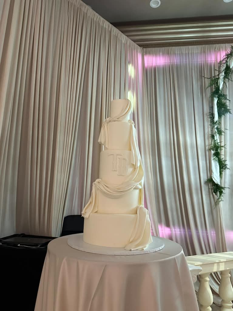 Best Custom Cake Near Royal Palace Banquet Hall, Glendale, CA