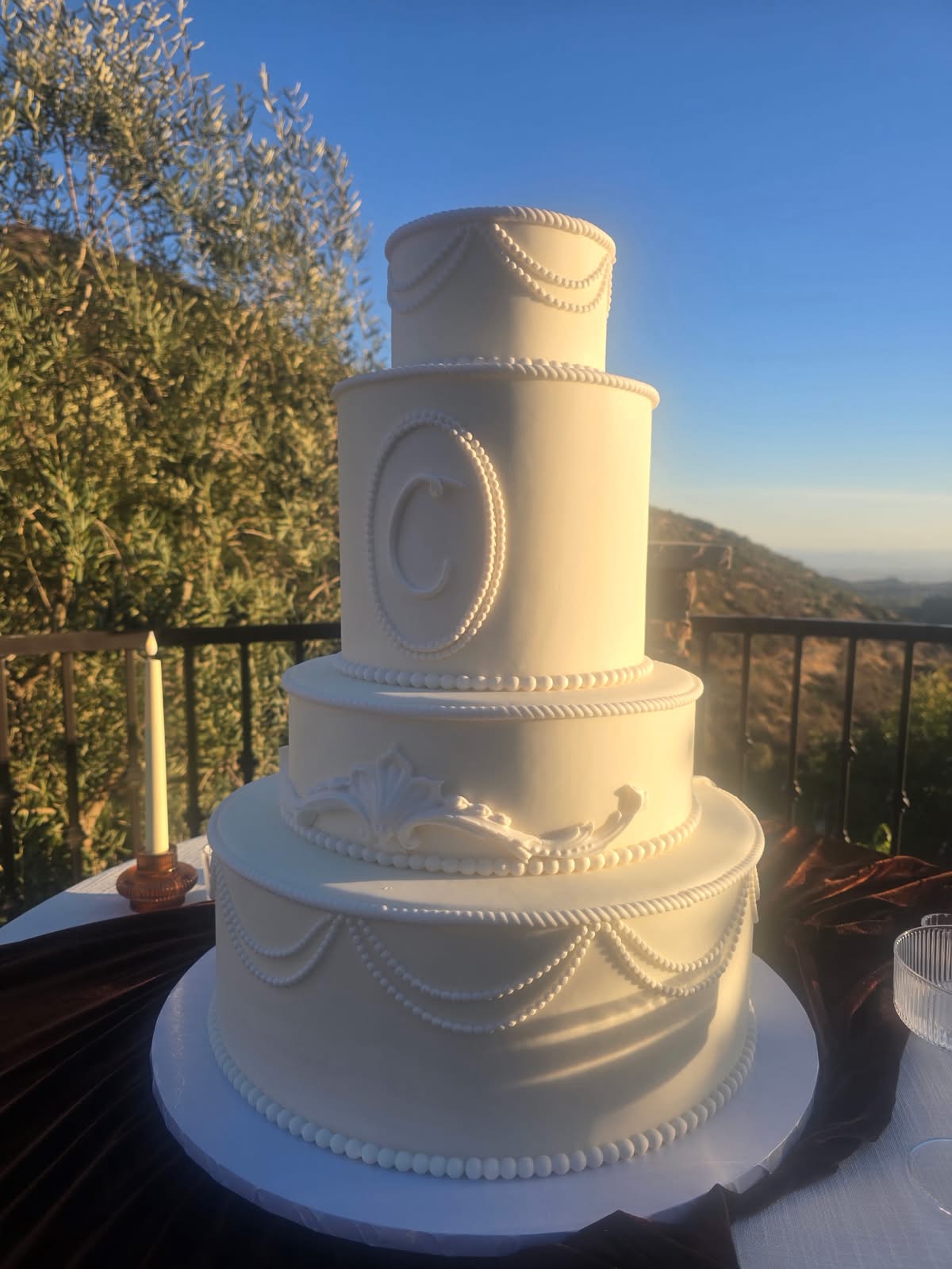 Best Cakes in Hollywood: Custom, Birthday, Wedding & Quinceañera Cakes