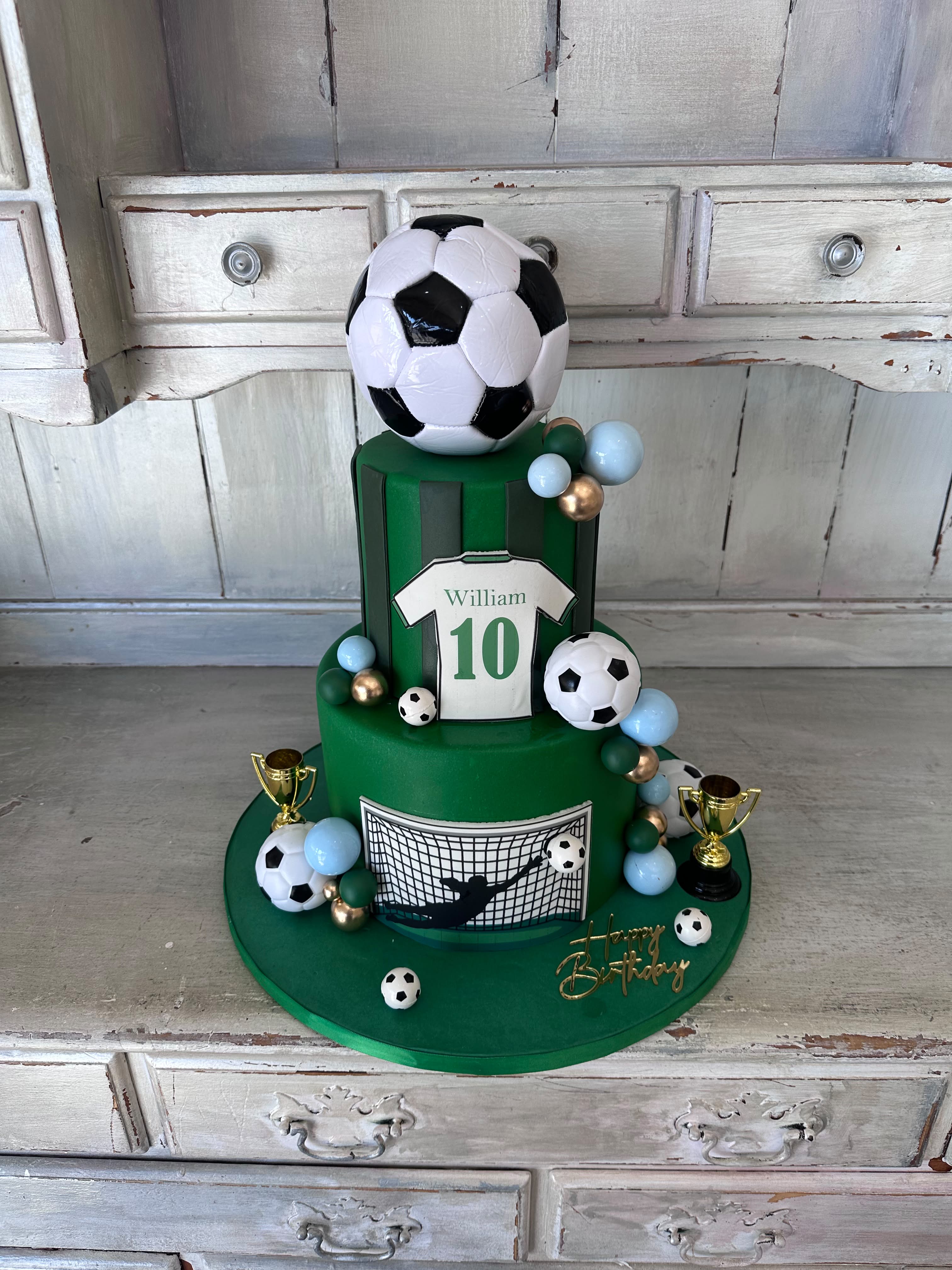 Custom Cakes and Cake Delivery Throughout Southern California